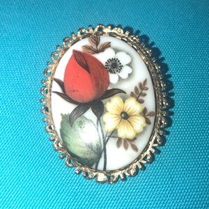 1970's Painted Flowers Artglass Brooch